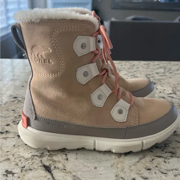 Sorel Tan and White Winter Boots - Image 7