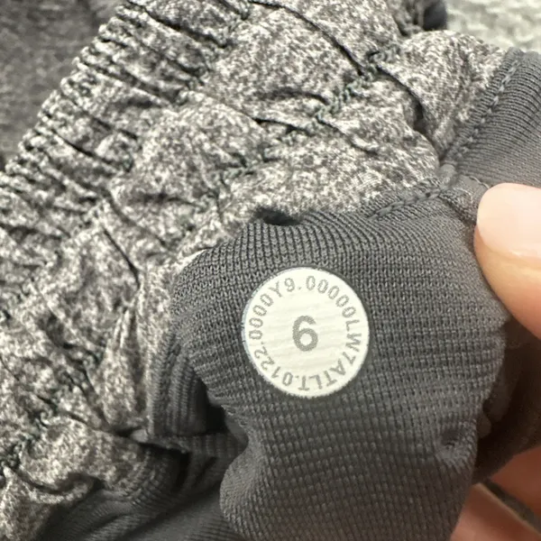 Lululemon Hotty Hot Shorts Low Rise 4" Heather Lux Gray Athletic Women's 6 - Image 5