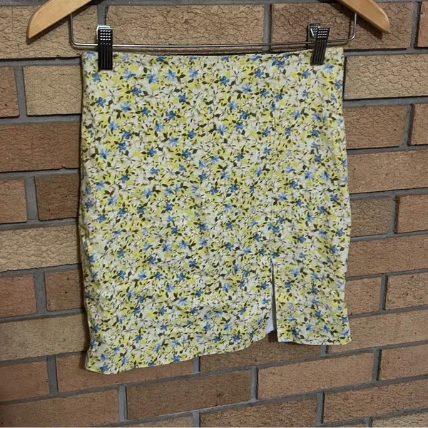 Bardot x REVOLVE Floral Mini Skirt in Summer Floral Yellow Zip Up Size US 4 - Image 2
