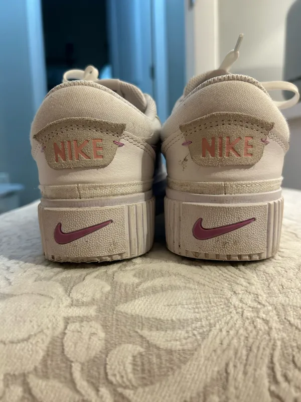 Nike Tennis Shoes - Image 4