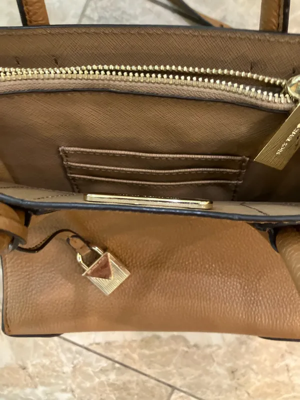 MICHAEL MICHAEL KORS. Mercer Medium Pebbled Leather Crossbody Bag - Image 6