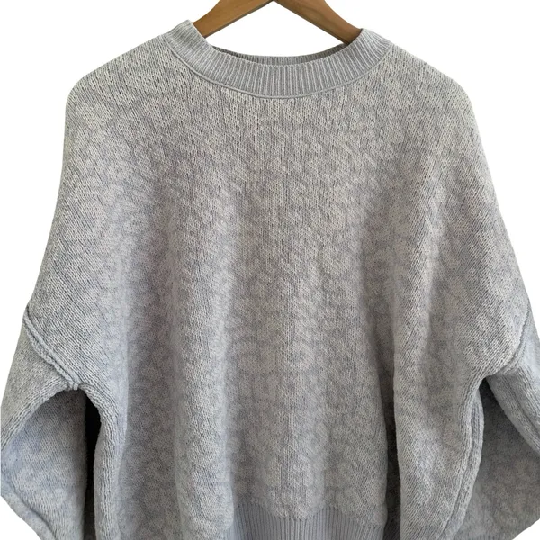 Abercrombie & Fitch Soft A&F Sweater‎ White Gray Animal Print Crew Neck M - Image 4