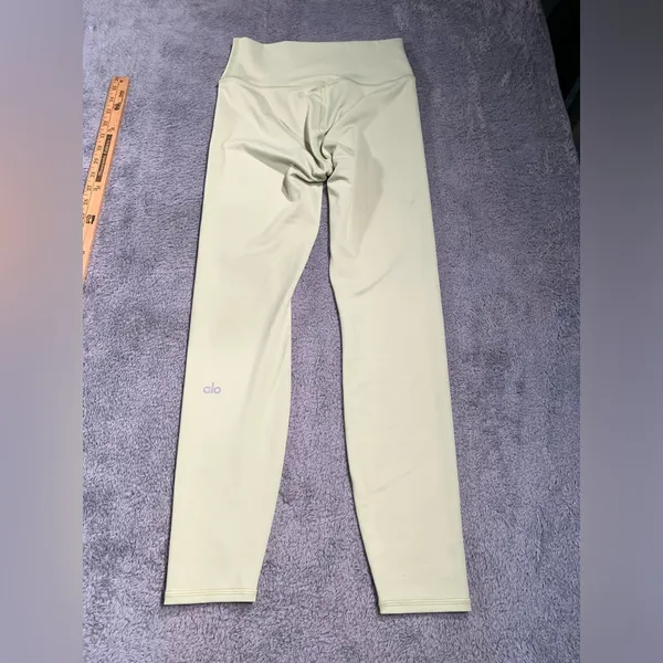 Alo yoga Light Green Leggings medium - Image 6