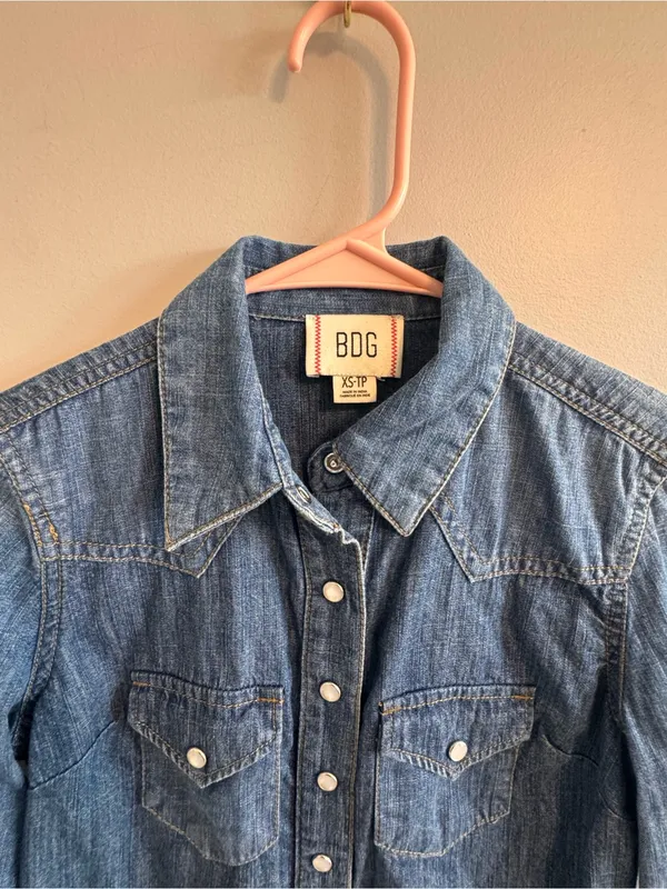 BDG Women’s XS Denim Western Pearl Snap Shirt 100% Cotton - Image 2