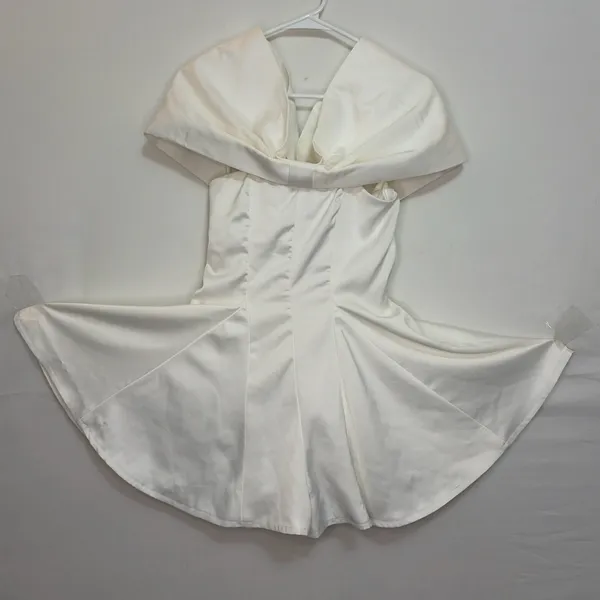PrettyLittleThing size US 6 White Skort Dress Off Shoulder Structured Short(E12) - Image 3