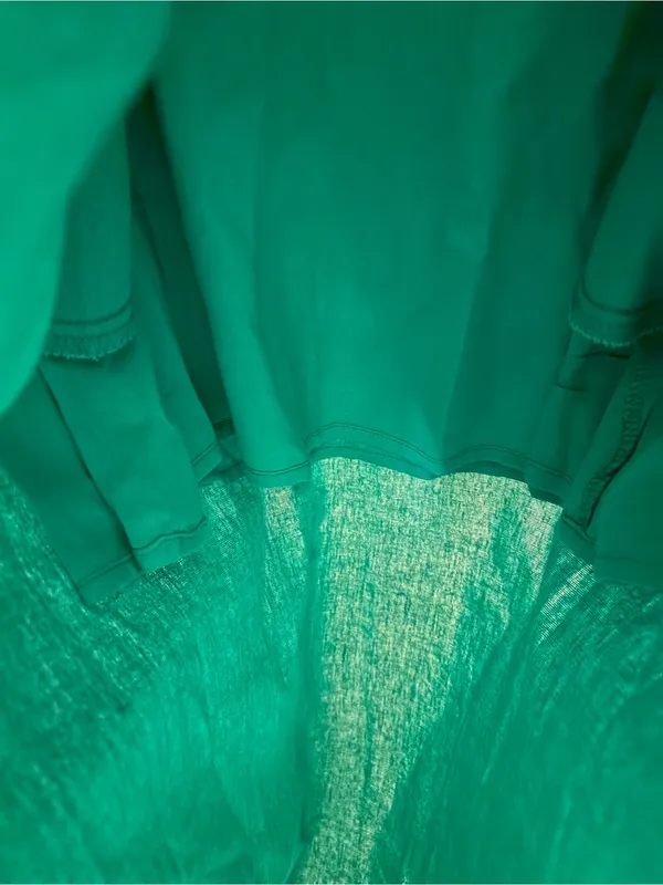Entro green dress with contrasting light blue trim and notched V-neckline - Image 7