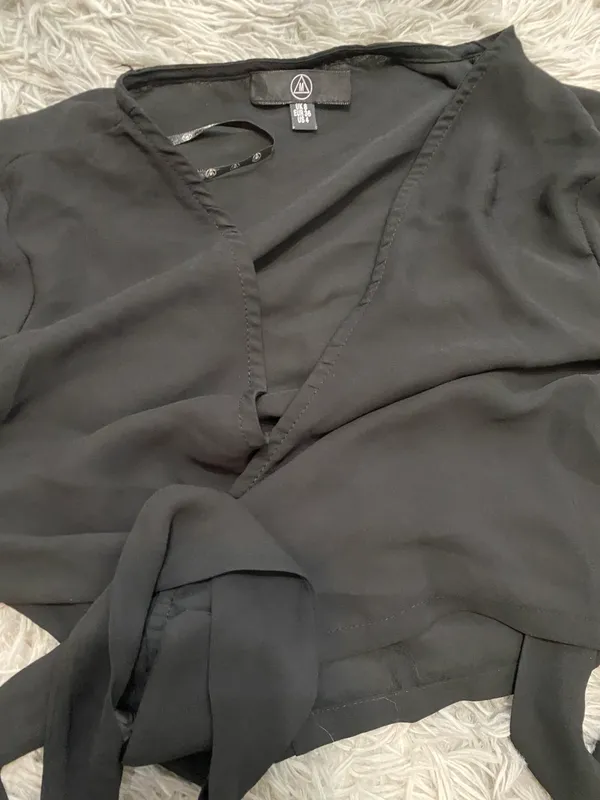 Missguided Crop Top Tie Front In Black - Image 2