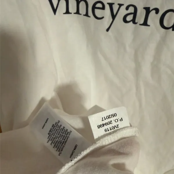 Vineyard Vines long sleeve - Image 4