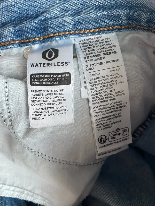 Levi’s High-Waisted Mom Shorts Denim - Image 6