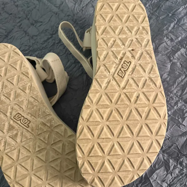 Teva Platform White Sandals Womens size 8 - Image 3