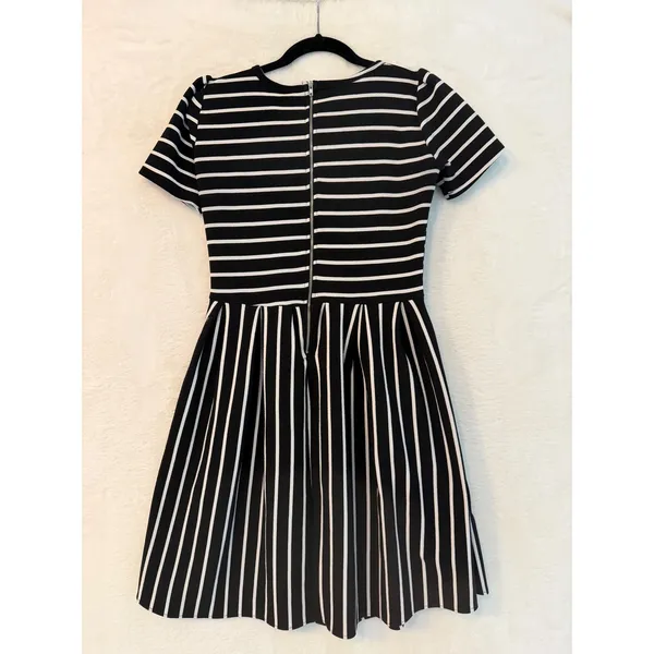 LuLaRoe‎ Amelia Dress Small Black White Striped Short Sleeve Pocket Fit Flare S - Image 5