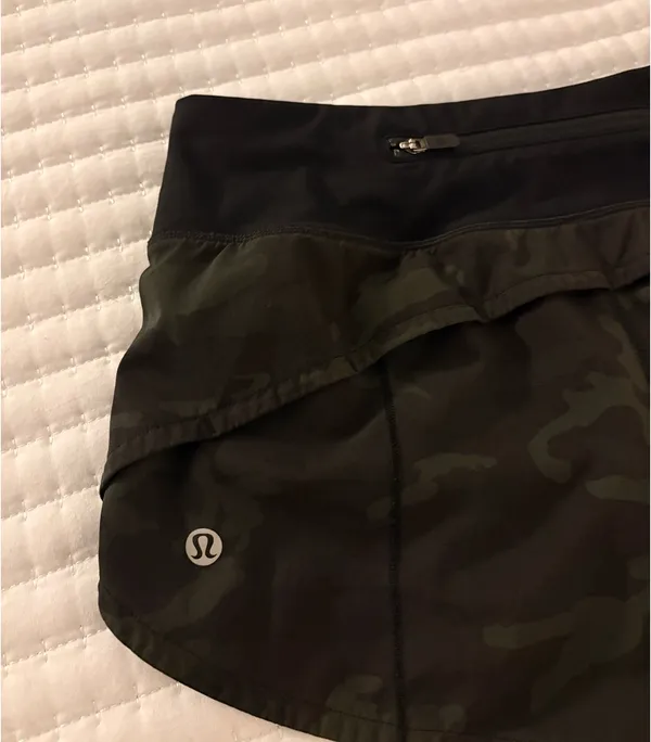 Lululemon Shorts 2.5" - Image 3