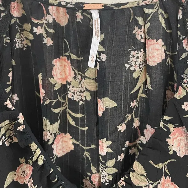 Free People Ruched V-neck Floral crop top black xs - Image 2