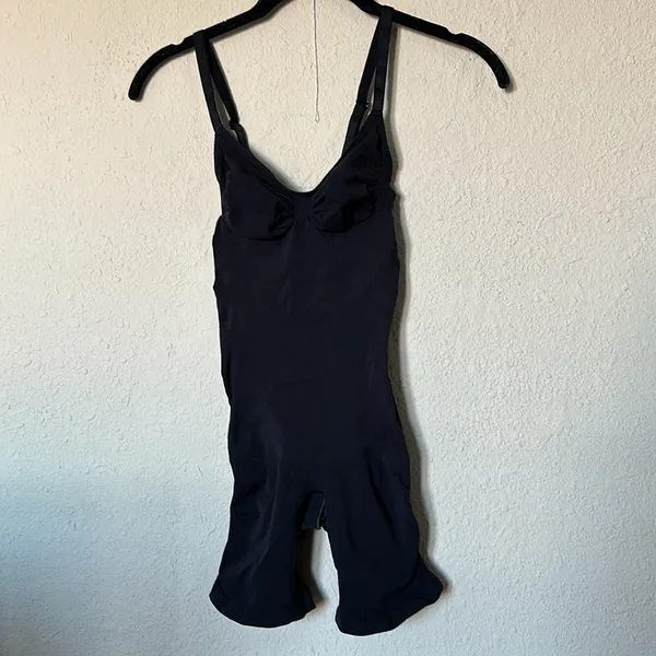 Skims sz L Seamless‎ Sculpt Mid-Thigh Bodysuit Onyx black New without box shorts - Image 5