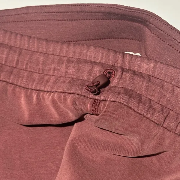 NWT lululemon softstreme HR slim-leg pant 31” size 10 - Image 5
