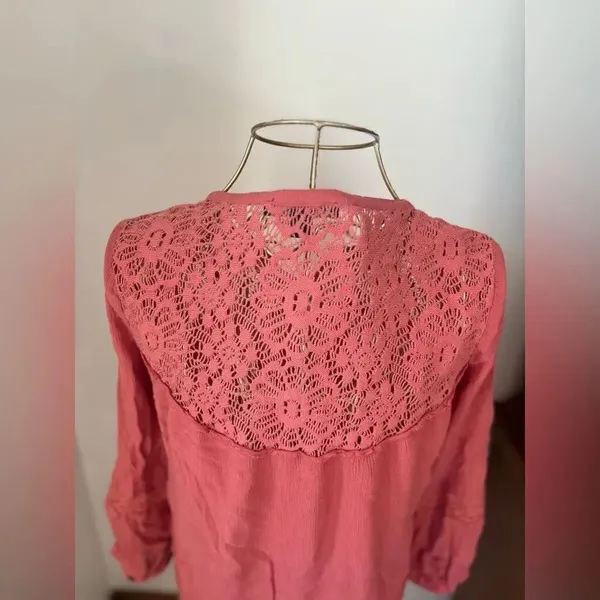 American Eagle Outfitters Lace Yoke Button Down Blouse Size XS Coral - Image 10