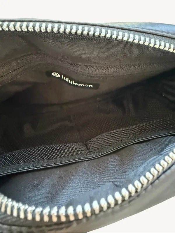 Lululemon Everywhere Crossbody 2L Wunder Puff Black Quilted Bag NWT Unisex - Image 11