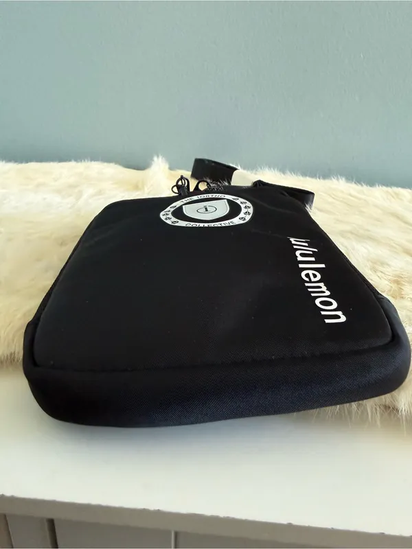 Lululemon Easy Access Crossbody Bag - Image 7