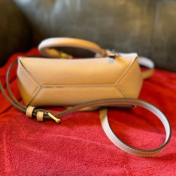 Michael Kors Elegant Tan Leather Handbag - Image 6