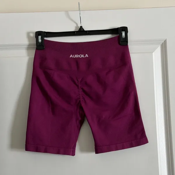 Aurola Magenta Influencer Seamless Scrunch Butt High Waisted Shorts Size S - Image 2