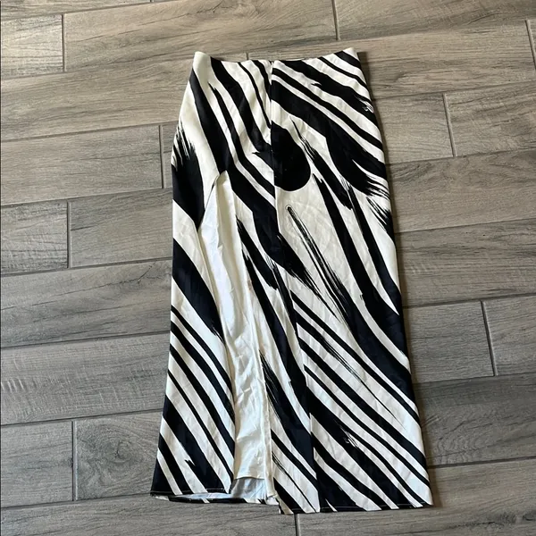 Meshki Asymmetrical Black and White Maxi Skirt - Image 7
