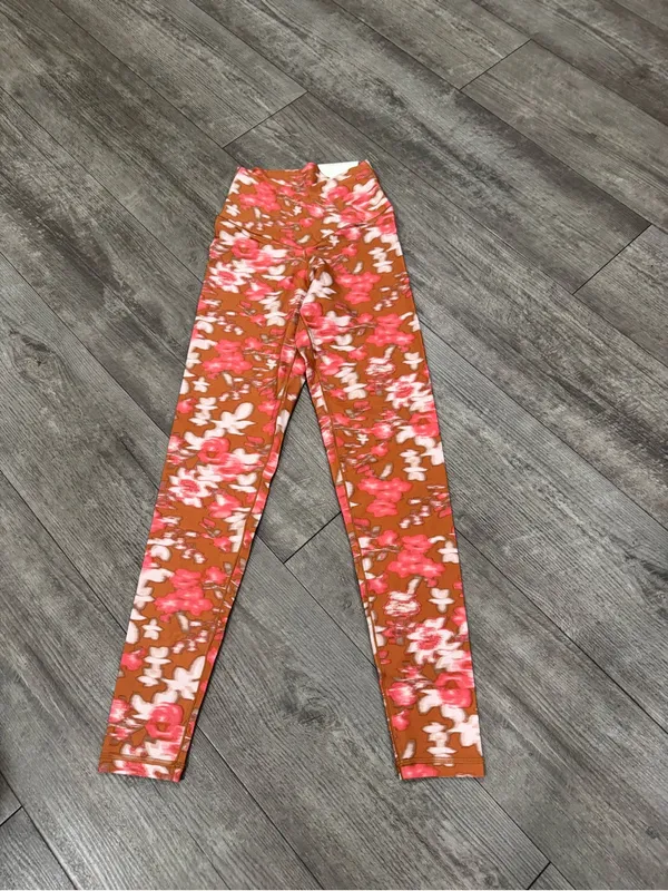 Aerie offline real me High-Waist Floral Print Leggings in Peach & White - Image 6