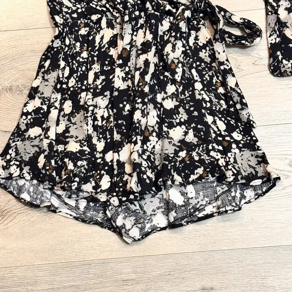 Free People All The‎ Right Ruffles Black Raven Floral Shorts Romper XS XSmall - Image 4