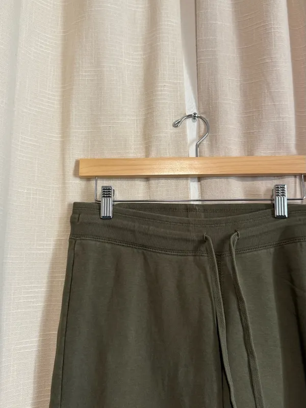 Brandy Melville Olive Green Men's Jogger Sweatpants - Image 2