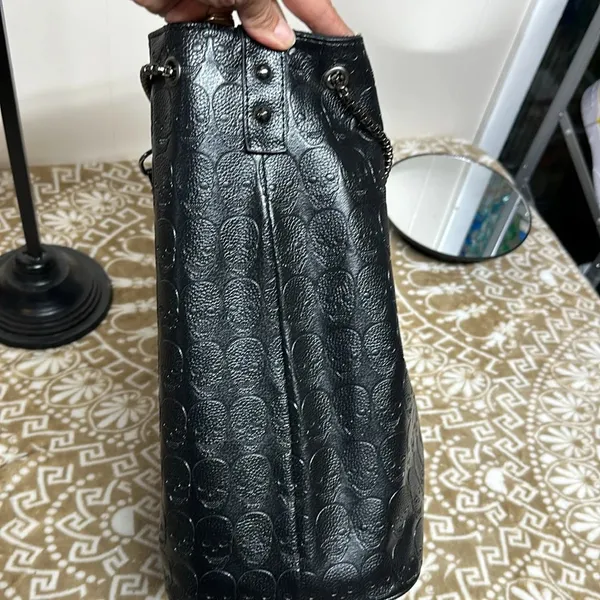 Handbag/Purse Black w/embossed Skulls/ Chain Straps - Great Condition - Image 4