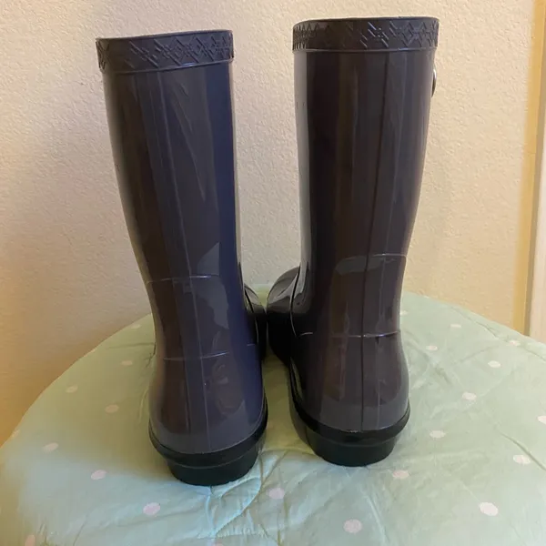 UGG Gray Lavender Shaye Nightfall Black Sole Tall Glossy Rain boots size 9 - Image 7