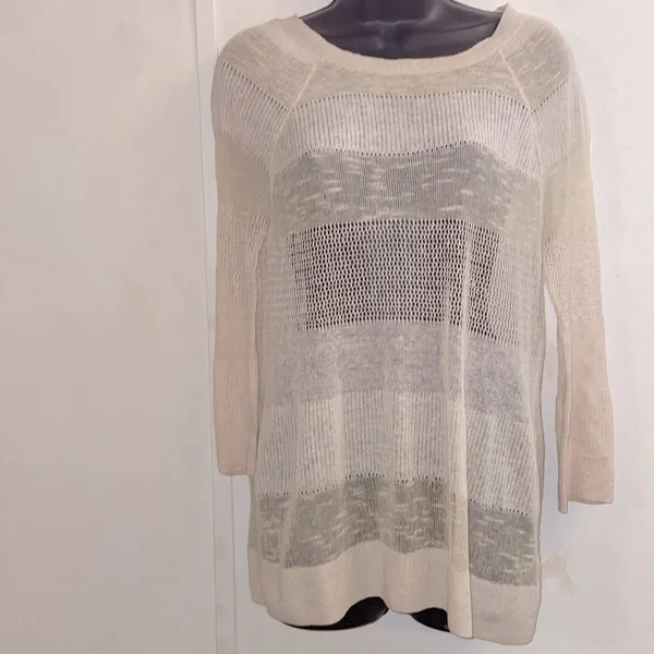 Anthropology/moth size medium, women’s knit, long sleeve, lightweight crewneck.‎ - Image 3