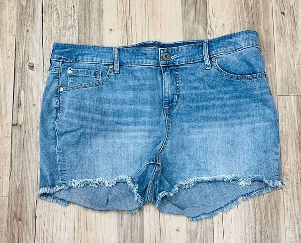 Torrid denim shorts raw hem size 18 - Image 6