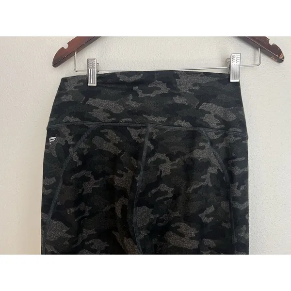 Fabletics High-Waisted Printed Heathered Legging Gray Heather Camo M Athleisure - Image 6