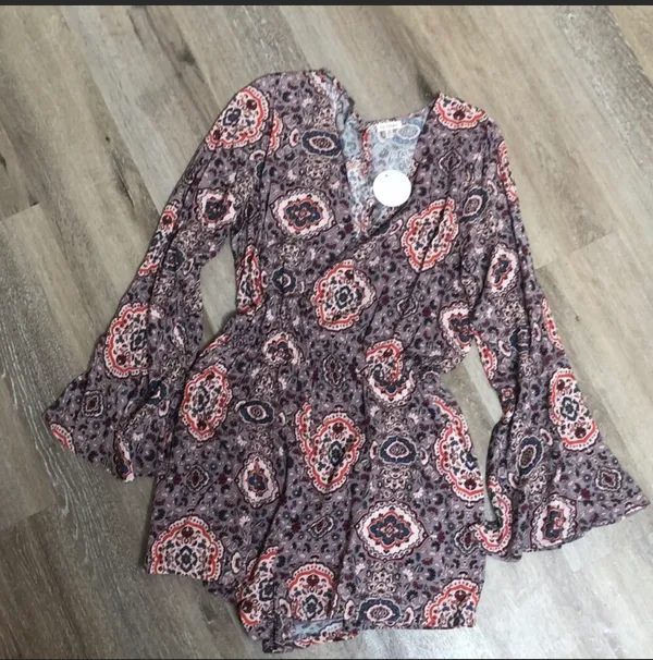 Long Sleeve Pocketed Romper Size Medium - Image 5