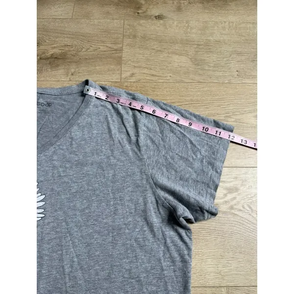 EUC Womens Life is Good short sleeve gray v-neck chusher tee flower record sz XL - Image 7