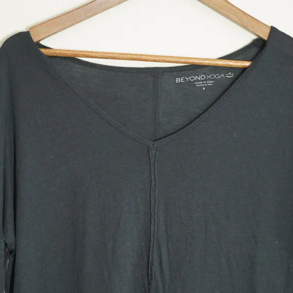 Beyond Yoga Lightweight Soft V-Neck Long Sleeve Top Seam Detail Charcoal Black - Image 2