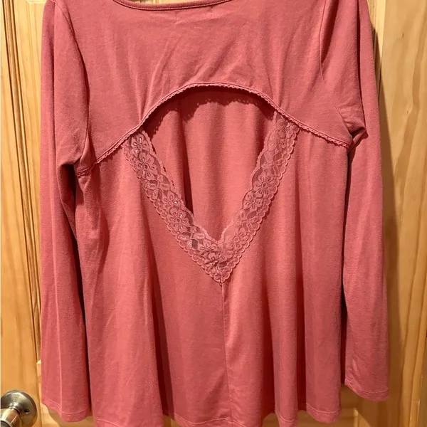 Altar'd State women’s boho Tunic with a "V-cutout back with lace. Size L - Image 2