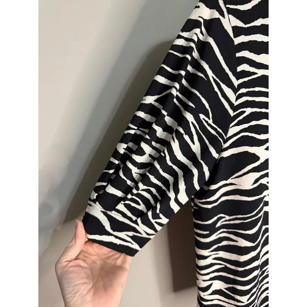 H&M Zebra Print Blouse Black White Animal Print M Mob Wife Y2K‎ Office Core - Image 2