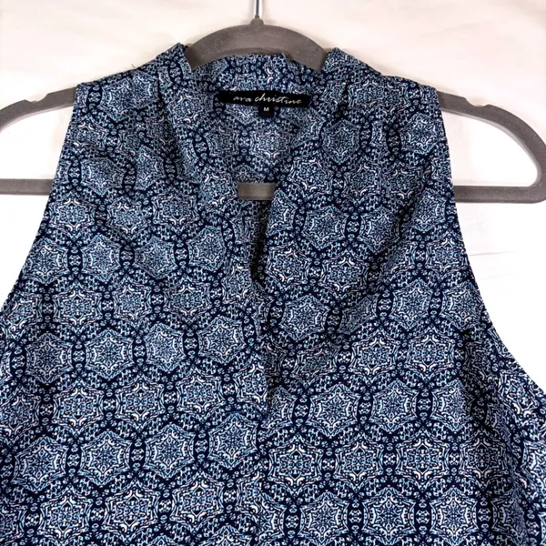 Ava Christine‎ Blue & White Geometric Sleeveless Blouse Split Neck Top Navy M - Image 2
