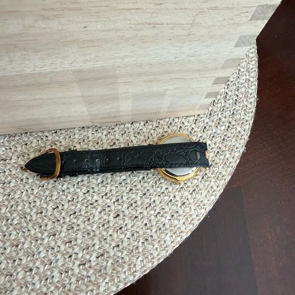 Contemporary Quartz Watch - Image 2