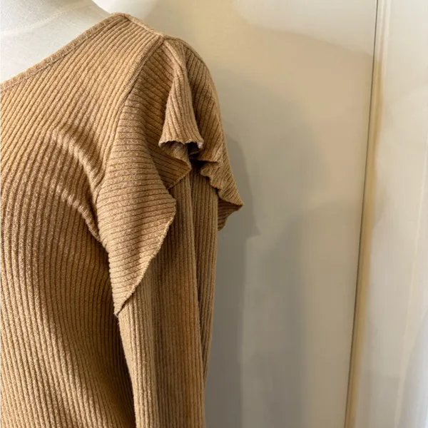 Lucky Brand Camel Ribbed Ruffle Sleeve knit sweater Lightweight Sz L - Image 3