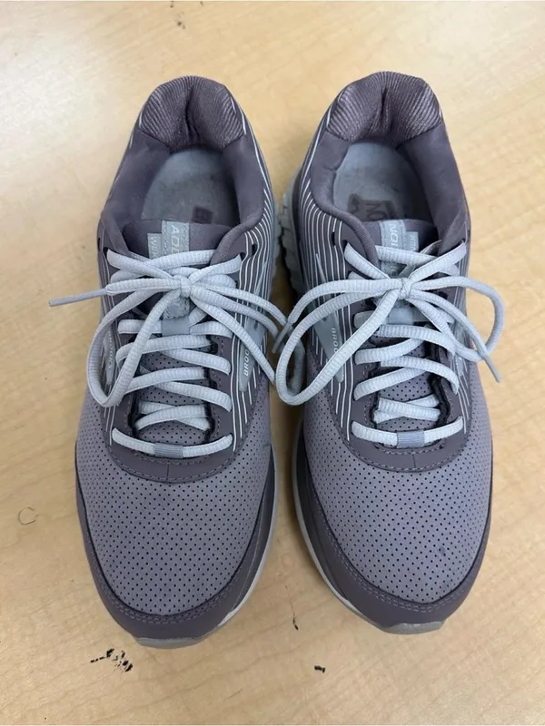 Resale Title: Brooks Women’s Addiction Walker Suede Shark/Alloy Grey Size 10.5 - Image 3