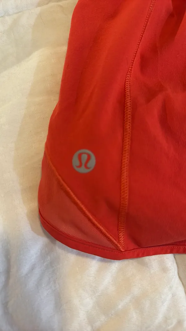 2.5" Lululemon Hotty Hot Shorts High-Rise - Image 2