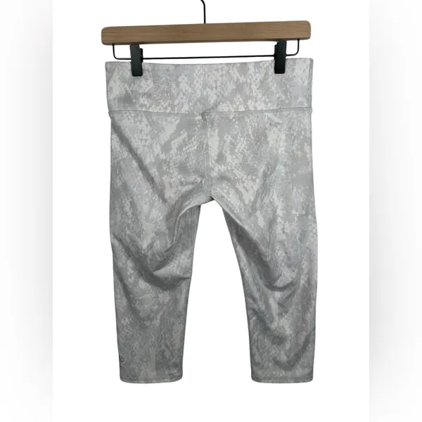 Alo Yoga Leggings Women’s‎ Small Gray White Python Print Cropped High Rise Yoga - Image 4