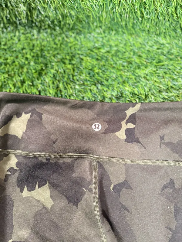Lululemon High Rise Leggings Size 4 Dark Green Floral Camo Print - Image 6