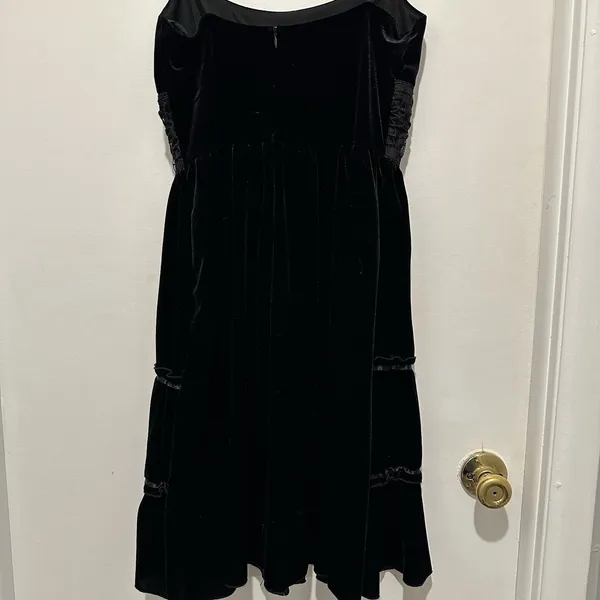 Stunning Black Velvet‎ Cocktail/Holiday Dress W/ Amazing Detail Size Large - Image 4