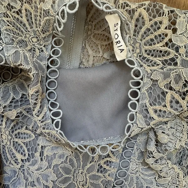 Storia Women's Blue And‎ Tan Floral Lace Prairie Top Size M - Image 4