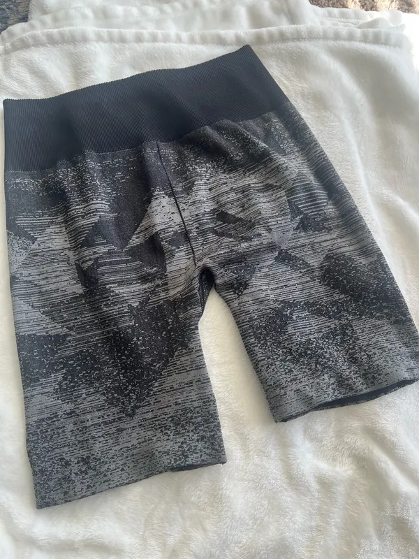 Gymshark Seamless Ombre Shorts - Image 2