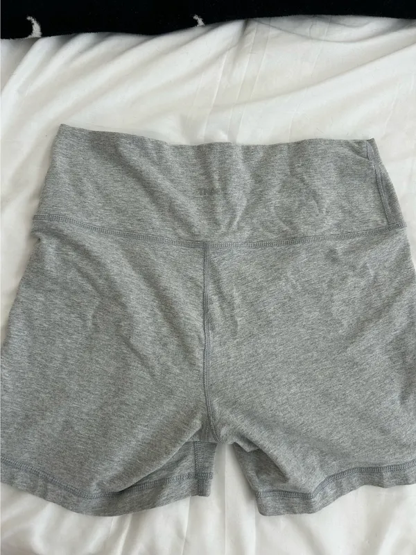 Aritzia TNA Shorts - Image 4
