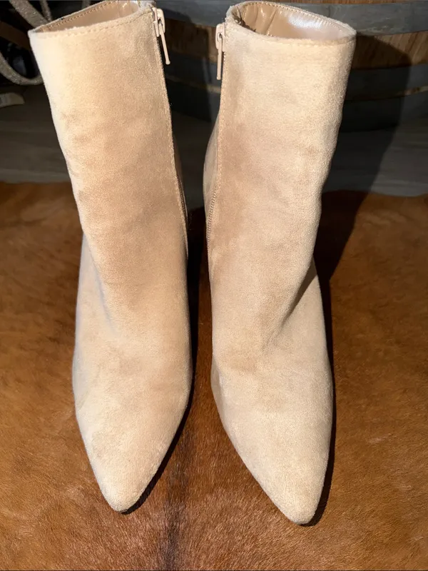A New Day Delilah Block Heeled Ankle Boots Size 10 beige Faux Suede Bootie Zip - Image 4